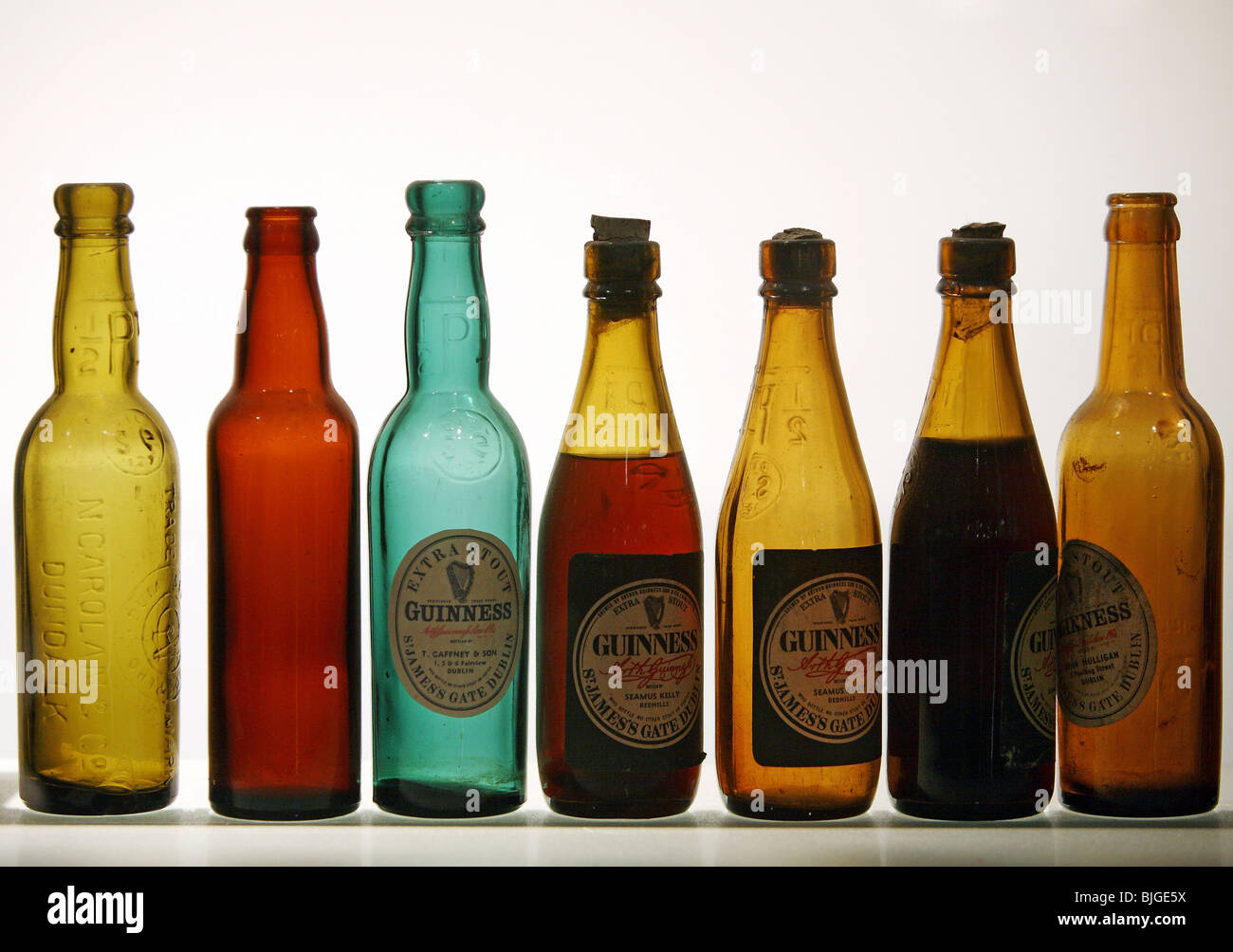 Les bouteilles de bière Guinness Banque D'Images