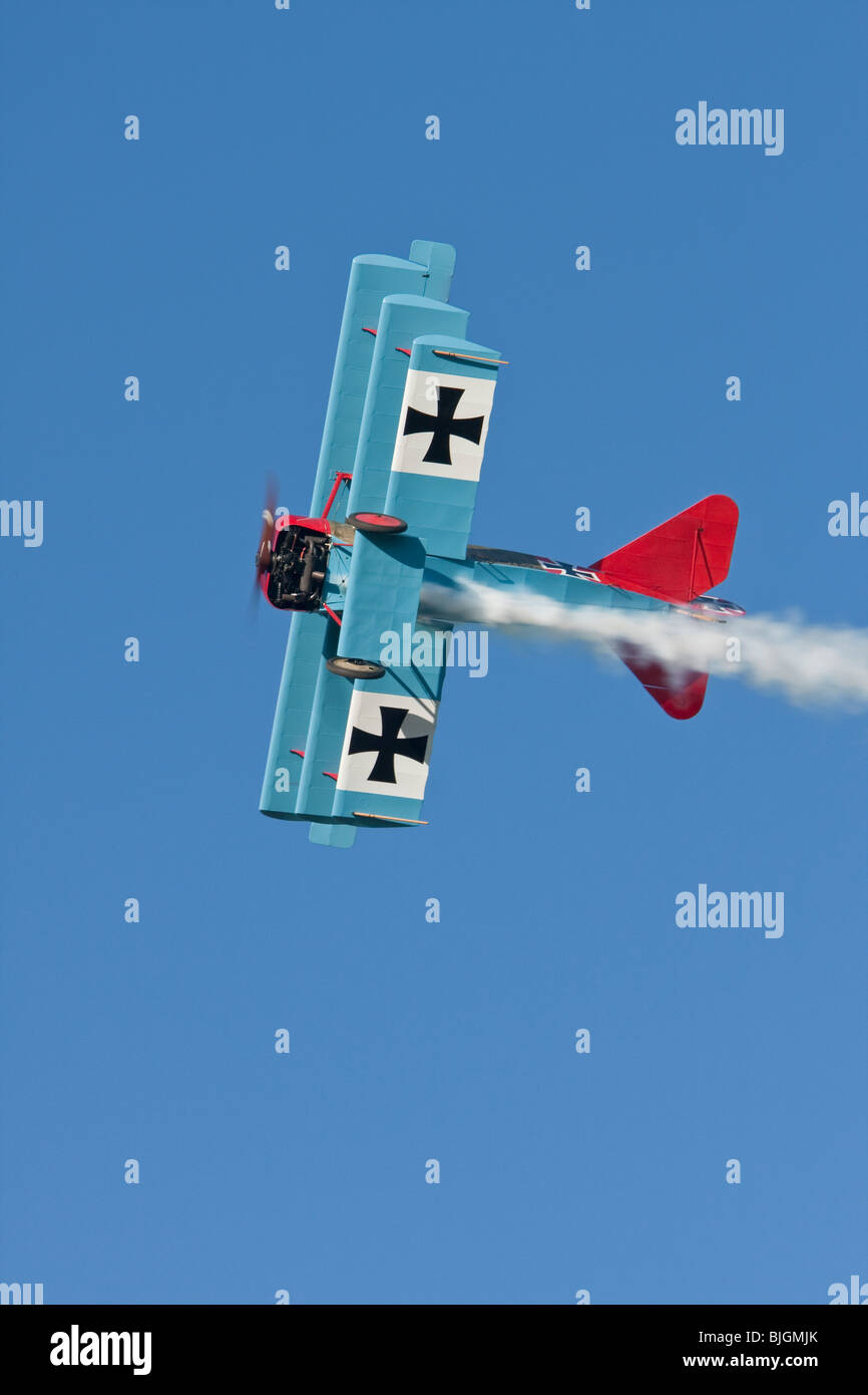 Triplan Fokker DR-1 (réplique) immatriculé G-BVGZ, à Breighton Banque D'Images