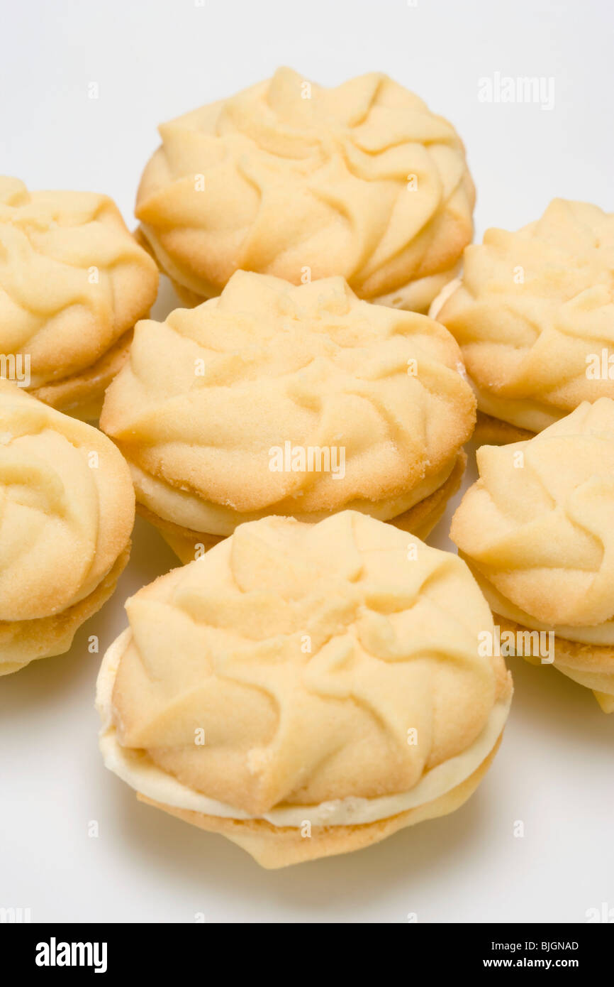 Biscuits sandwich rempli de crème au beurre au citron - Banque D'Images
