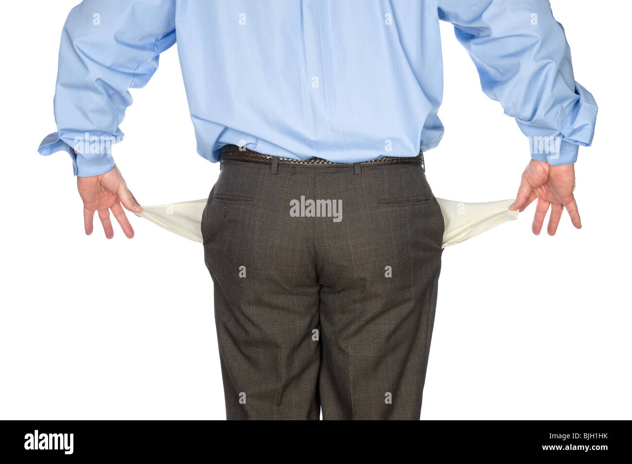 Un homme d'affaires est titulaire de ses poches vides montrant qu'il est fauché et n'a pas d'argent. Banque D'Images
