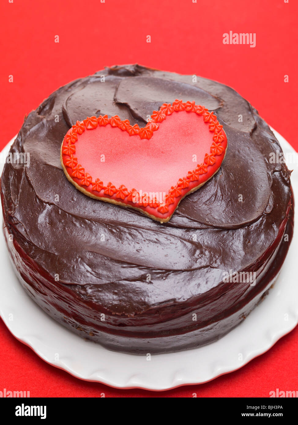 Gateau Au Chocolat En Forme De Coeur Rouge Avec Biscuit Photo Stock Alamy Gateau Au Chocolat En Forme De Coeur Rouge Avec Biscuit Photo Stock Alamy