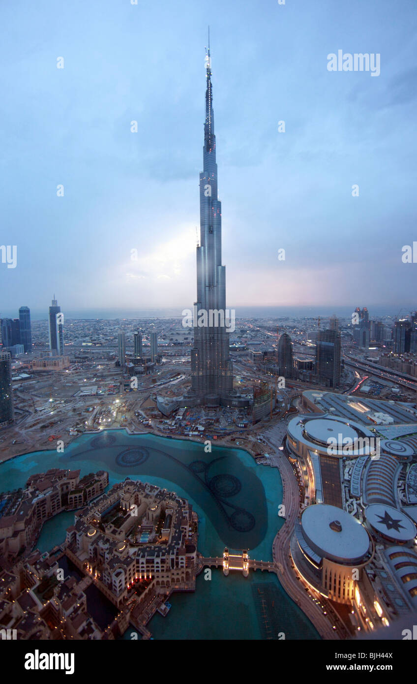 Burj Dubai en construction dans la nuit, Dubaï, Émirats Arabes Unis Banque D'Images