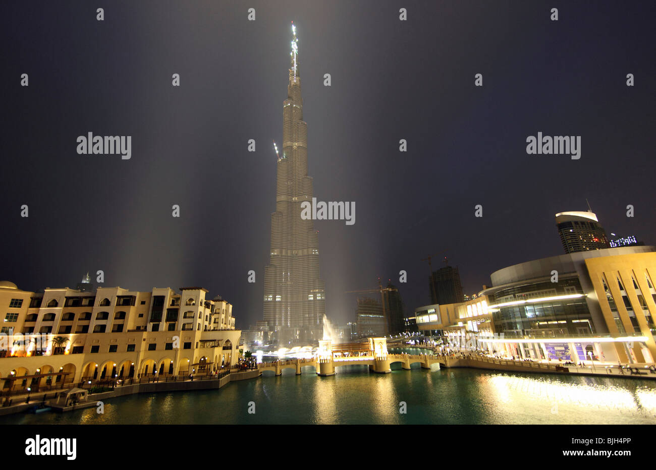 Burj Dubai en construction dans la nuit, Dubaï, Émirats Arabes Unis Banque D'Images