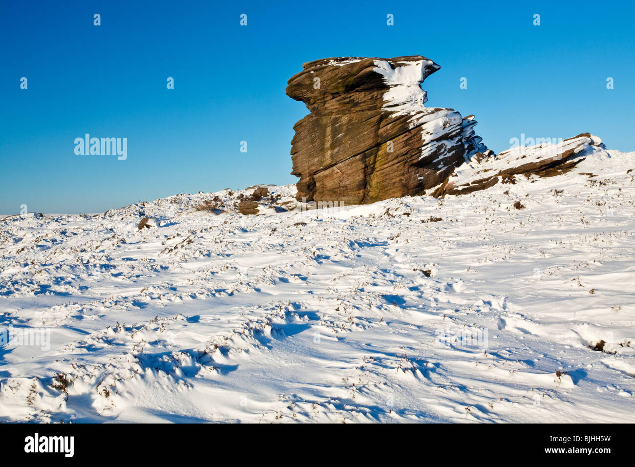 La mère après de fortes chutes de neige dans le parc national de Peak District Banque D'Images