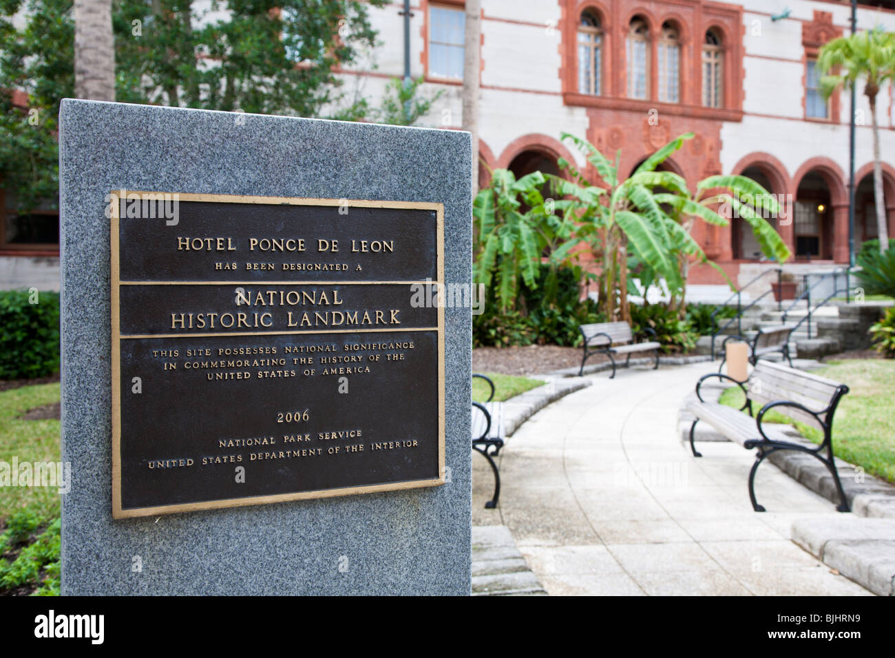 Plaque indique hôtel Ponce de Leon à St Augustine en Floride comme Monument Historique National Banque D'Images