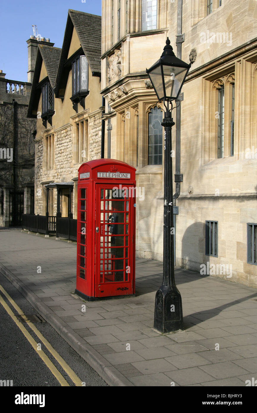 K6 Téléphone rouge fort et lampe, Ville d'Oxford, Oxfordshire, UK Banque D'Images