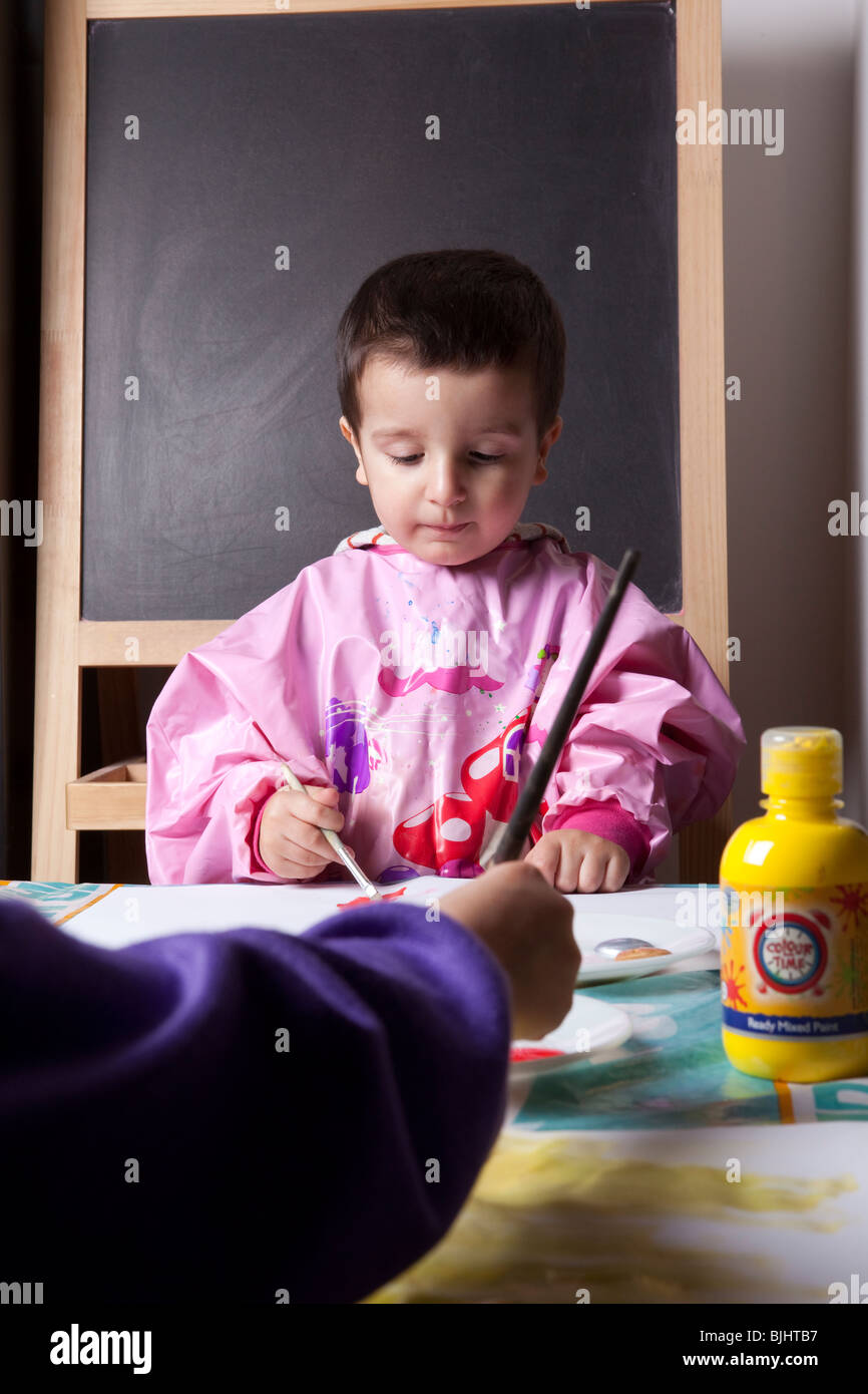 Frères et sœurs ensemble photos peinture sur papier Banque D'Images