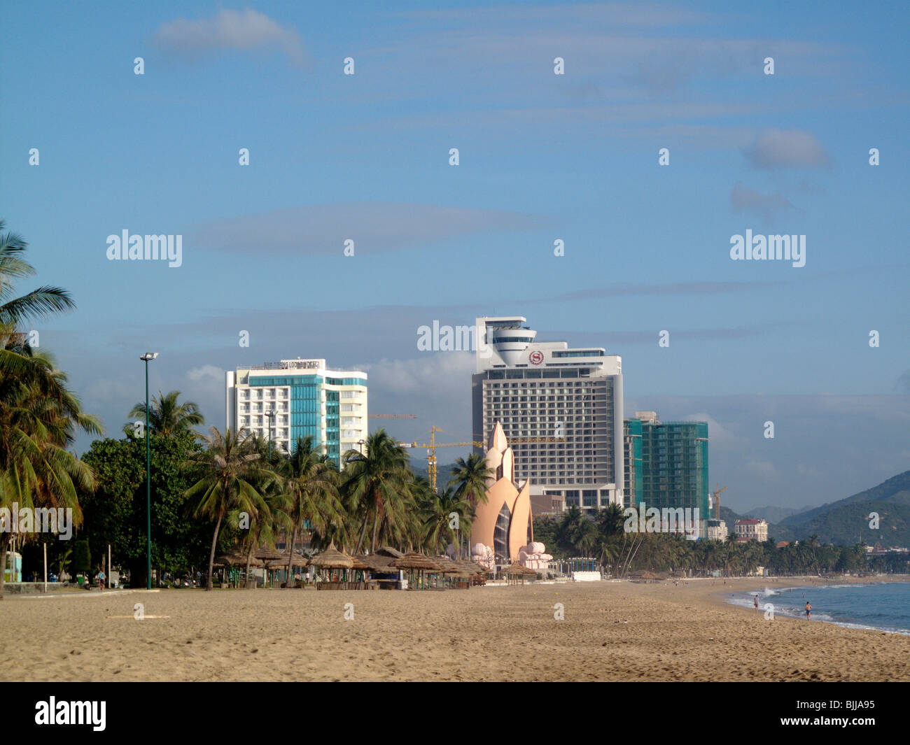 La plage de Nha Trang dans le sud Vietnam central Banque D'Images