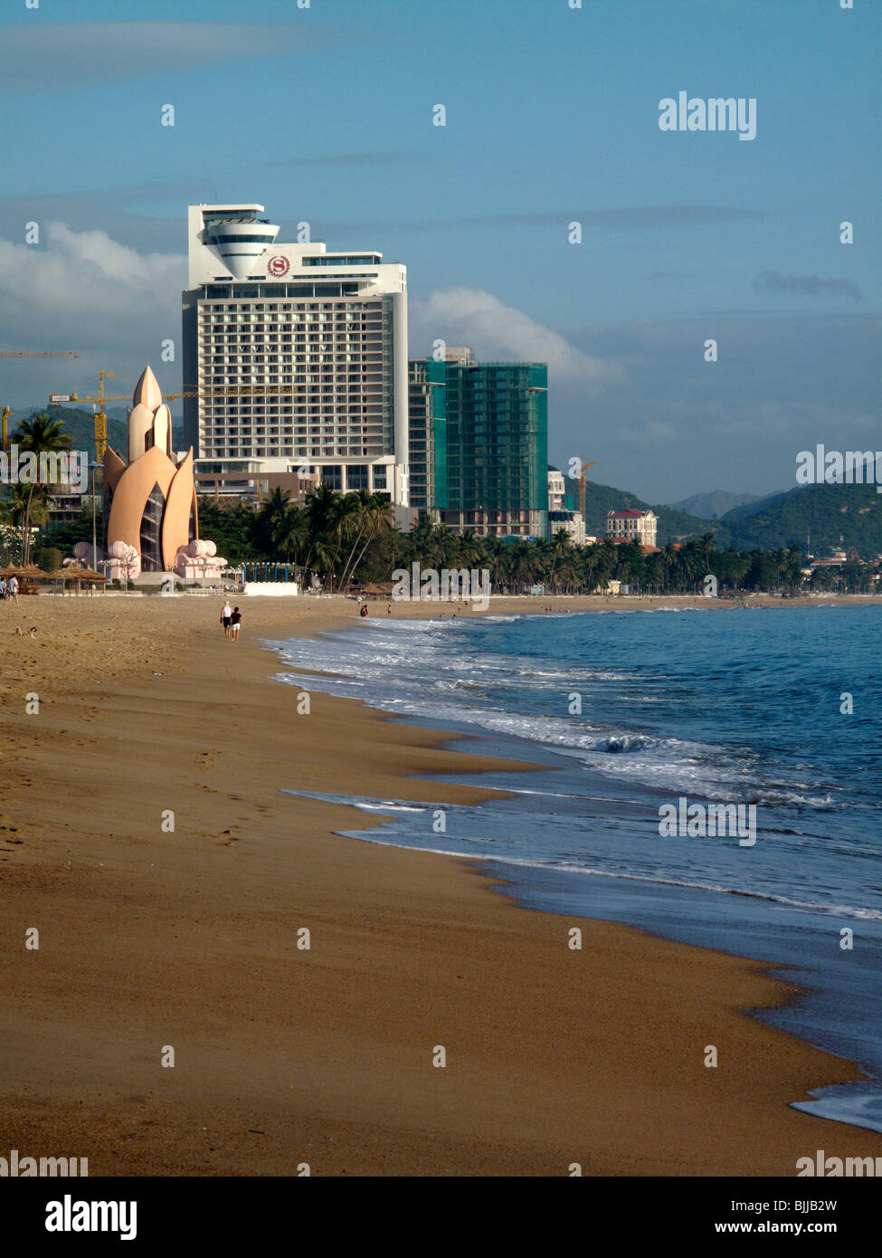La plage de Nha Trang dans le sud Vietnam central Banque D'Images