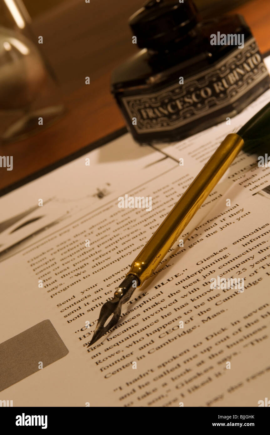 Plume et document sur 24 Banque D'Images