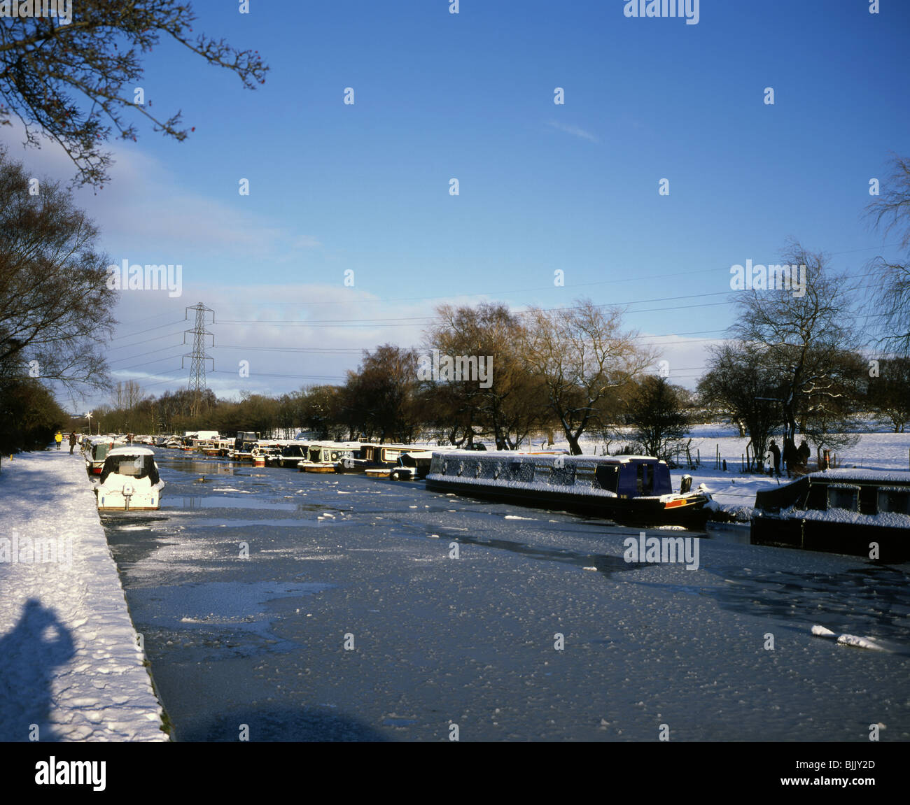 Le canal à Macclesfield Poynton en hiver et congelé Cheshire Angleterre Banque D'Images