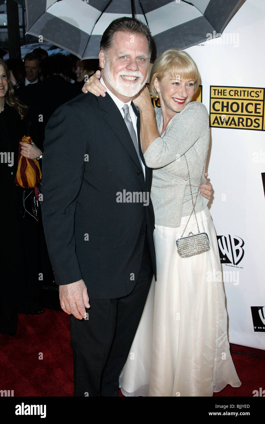 TAYLOR HACKFORD & Helen Mirren 10ÈME Critics Choice Awards LG WILTERN THEATRE LOS ANGELES USA 10 janvier 2005 Banque D'Images