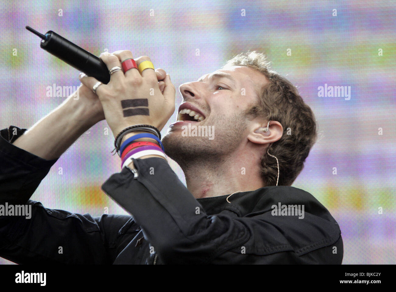 CHRIS MARTIN VIVRE 8 HYDE PARK Londres Angleterre 02 Juillet 2005 Banque D'Images