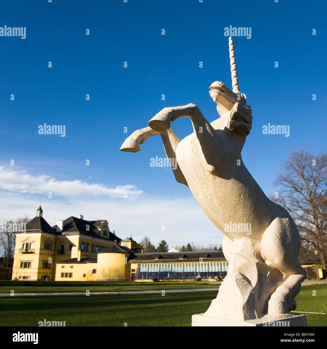 Statue d'une licorne dans le parc du château de Hellbrunn Salzburg, Autriche Banque D'Images