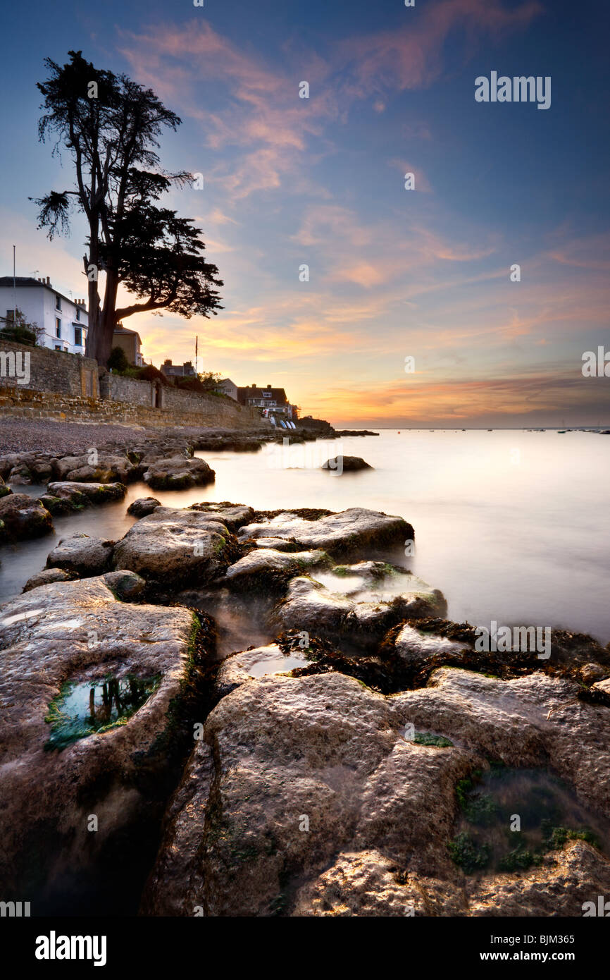 Lever de soleil sur la mer. L'île de Wight, Angleterre, RU Banque D'Images