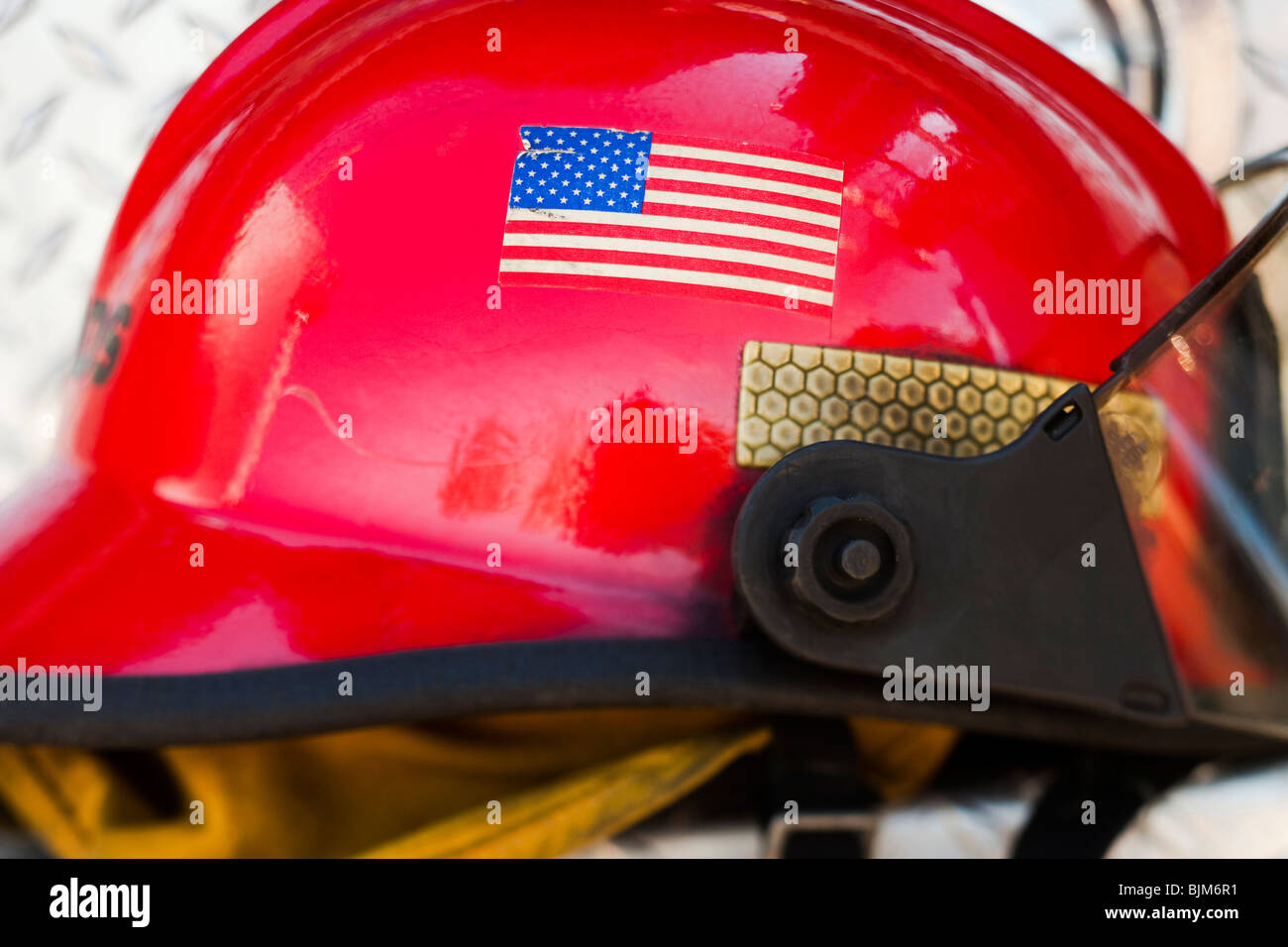 US flag sur casque rouge Banque D'Images