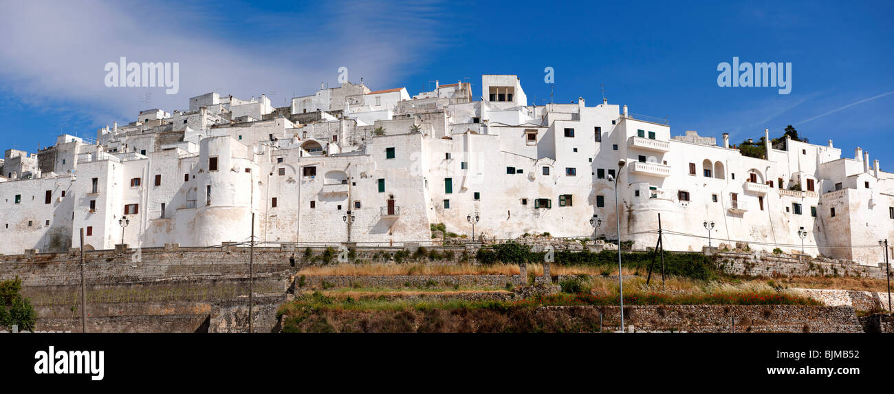 La ville blanche d'Ostuni, Pouilles, Italie du Sud. Banque D'Images