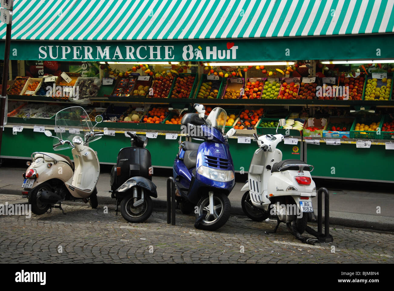 Boutique colorée/Montmartre Paris France Banque D'Images