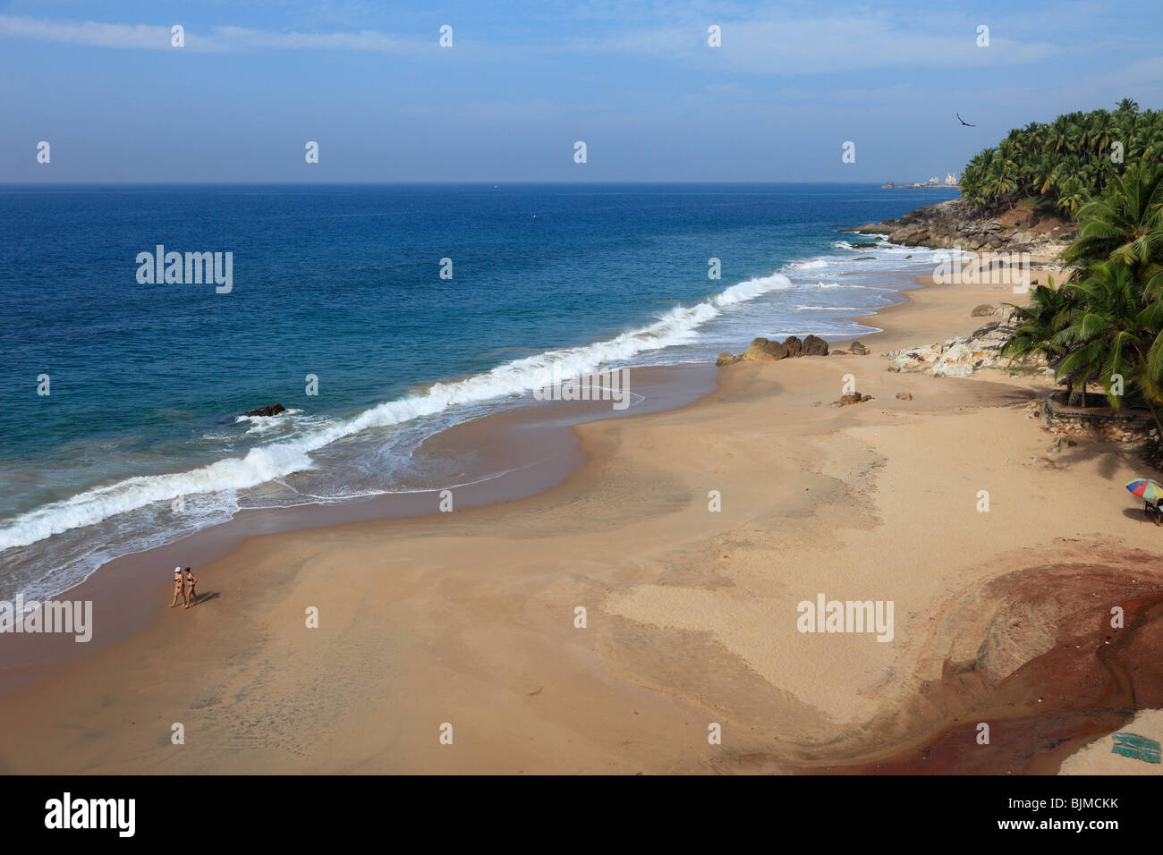 Plage de sable au sud de Vizhnijam Malabarian, Coast, Malabar, l'état du Kerala, en Inde, en Asie Banque D'Images