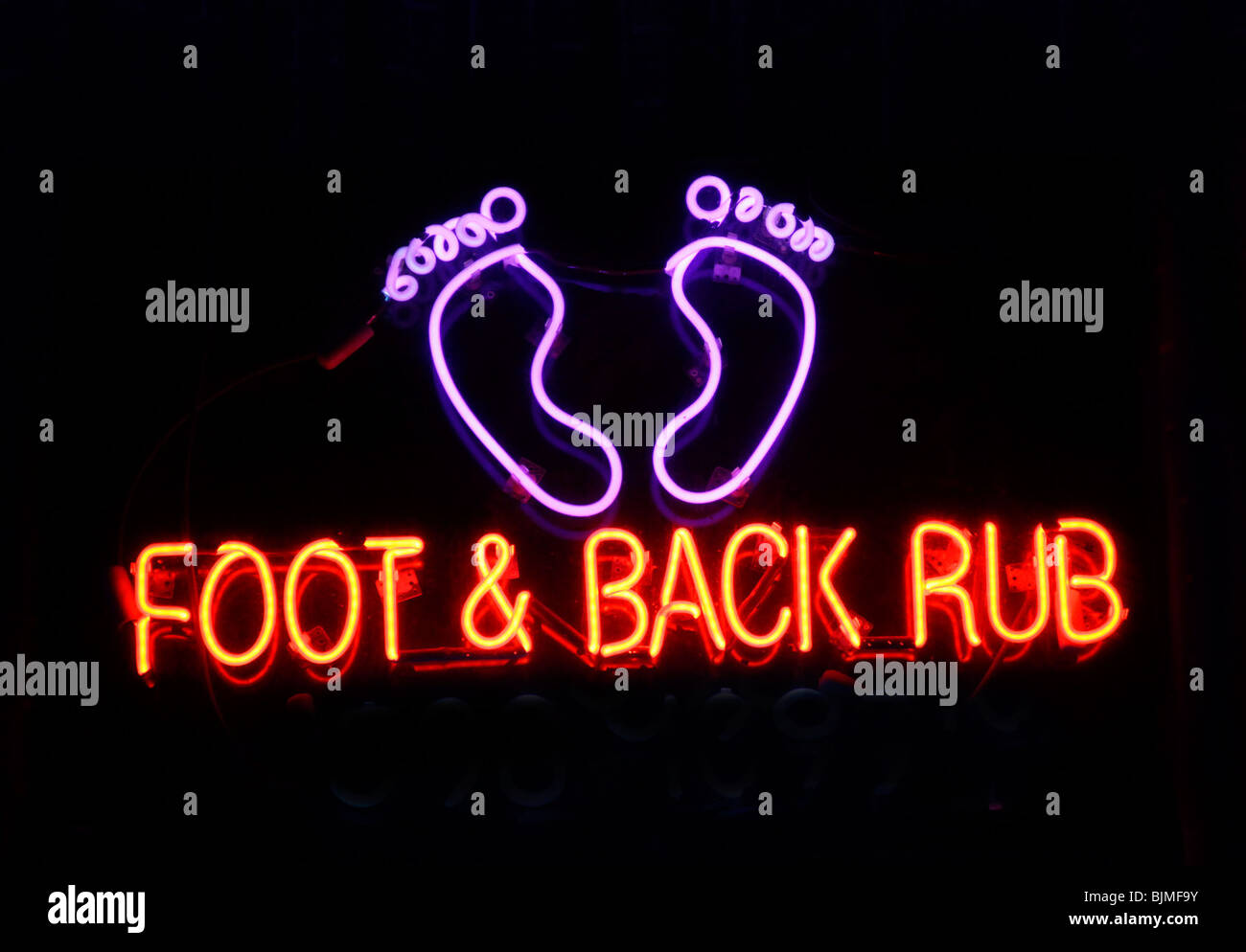 Dos du pied et de neon sign Banque D'Images