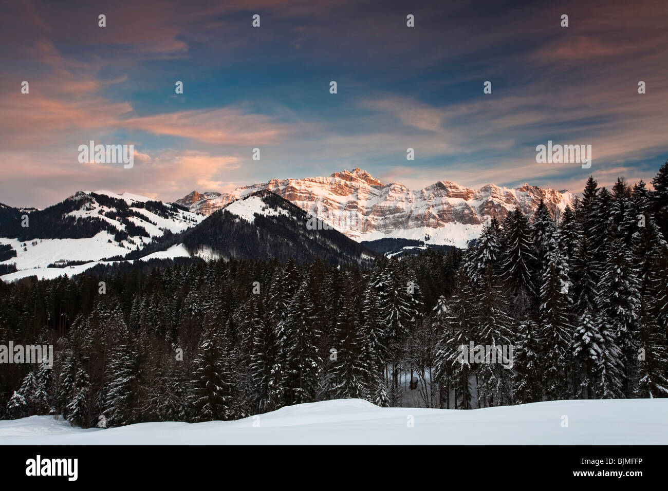 L'humeur du soir sur les Hautes Alpes avec une vue sur la montagne, l'Alpstein Suisse, Europe Banque D'Images