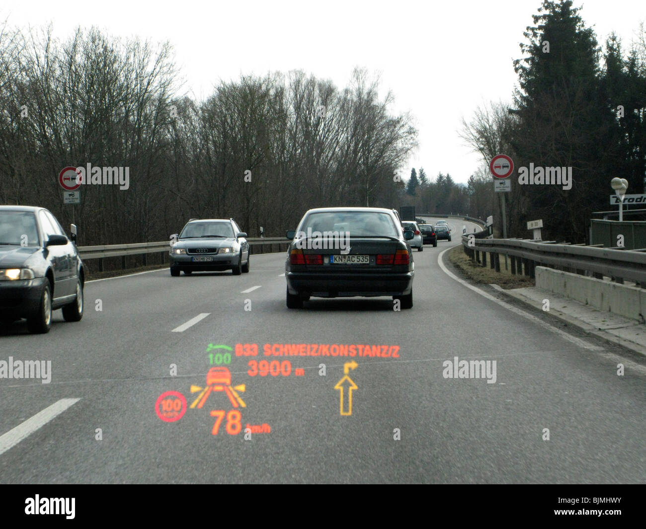 BMW 730d Berline, F01 Type de code, avec tête haute, HUD, de navigation, de systèmes d'aide à la conduite, telles que la distance radar, Blind Banque D'Images