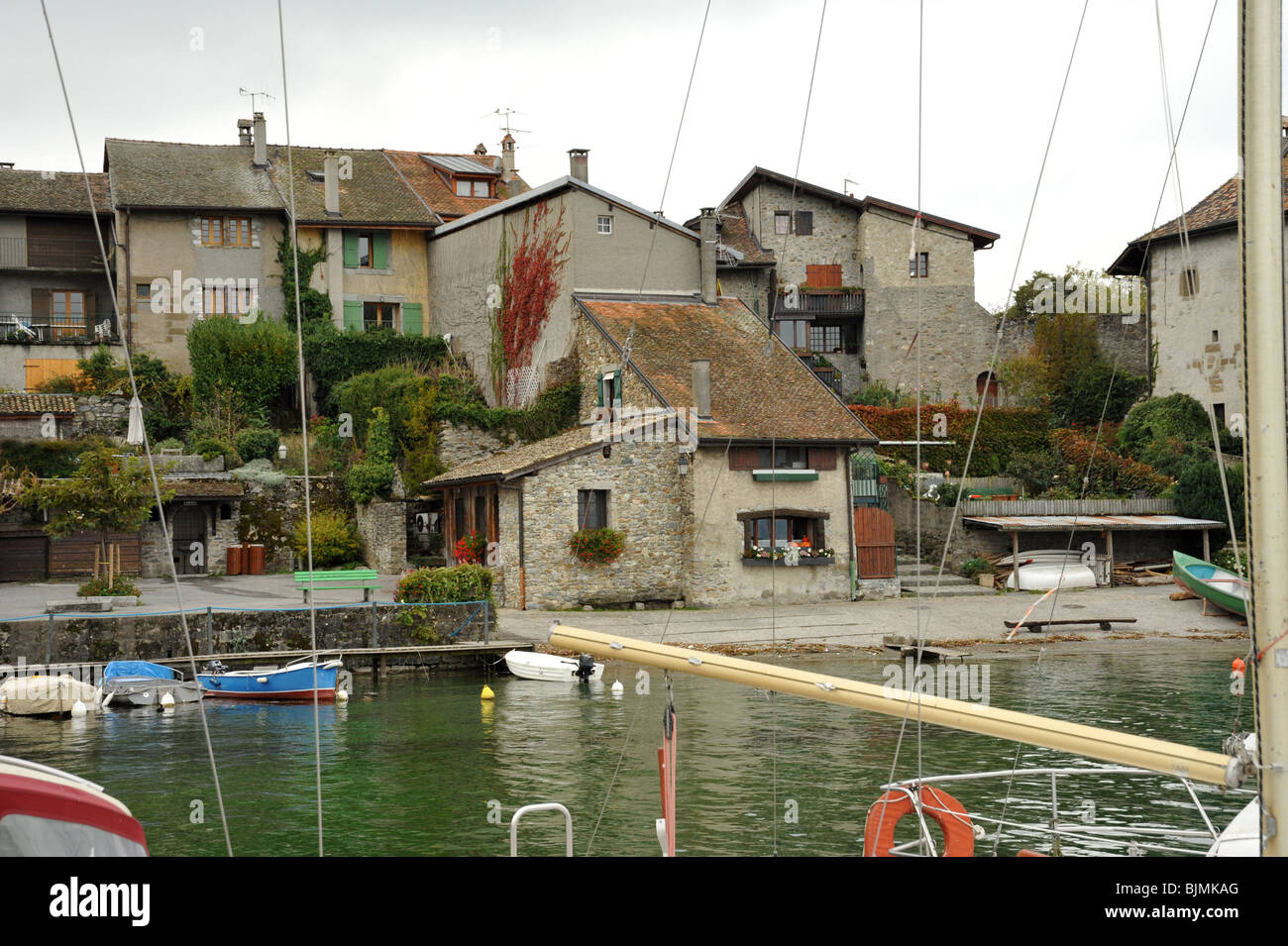 Yvoire village médiéval port et château sur le lac de Genève, en Haute Savoie, Rhone Alpes en France Banque D'Images