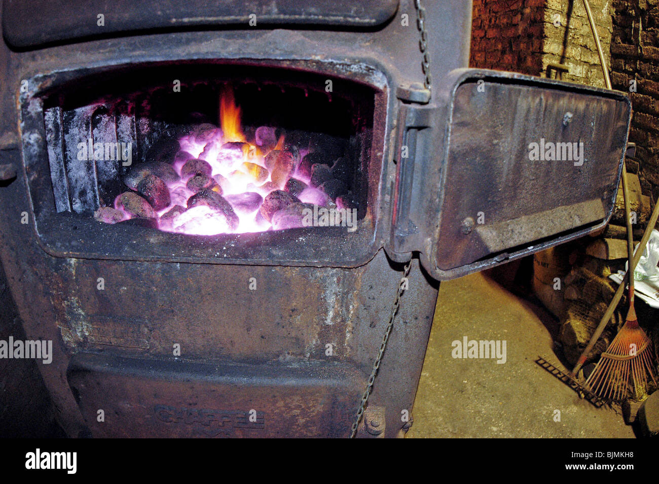 PA-RIS, France - système de chauffage au charbon, au sous-sol du bâtiment  tment-Apar Photo Stock - Alamy