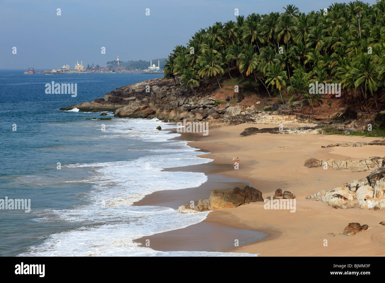 Plage de sable au sud de Vizhnijam Malabarian, Coast, Malabar, l'état du Kerala, en Inde, en Asie Banque D'Images