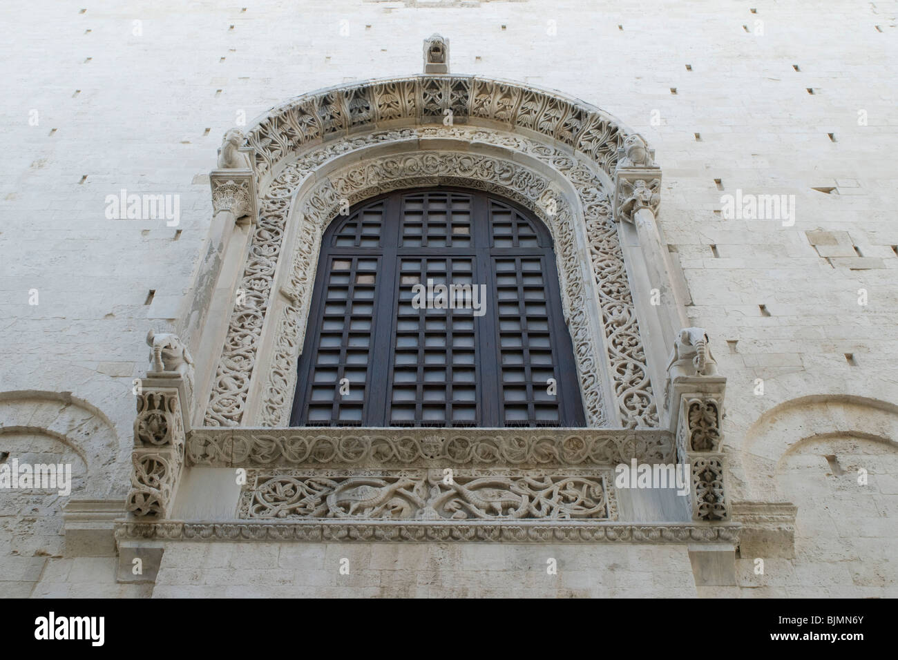 Italien, Apulien, Bari, Kathedrale, romanisches Fenster | Italie, Pouilles, Bari, cathédrale, fenêtre romane Banque D'Images