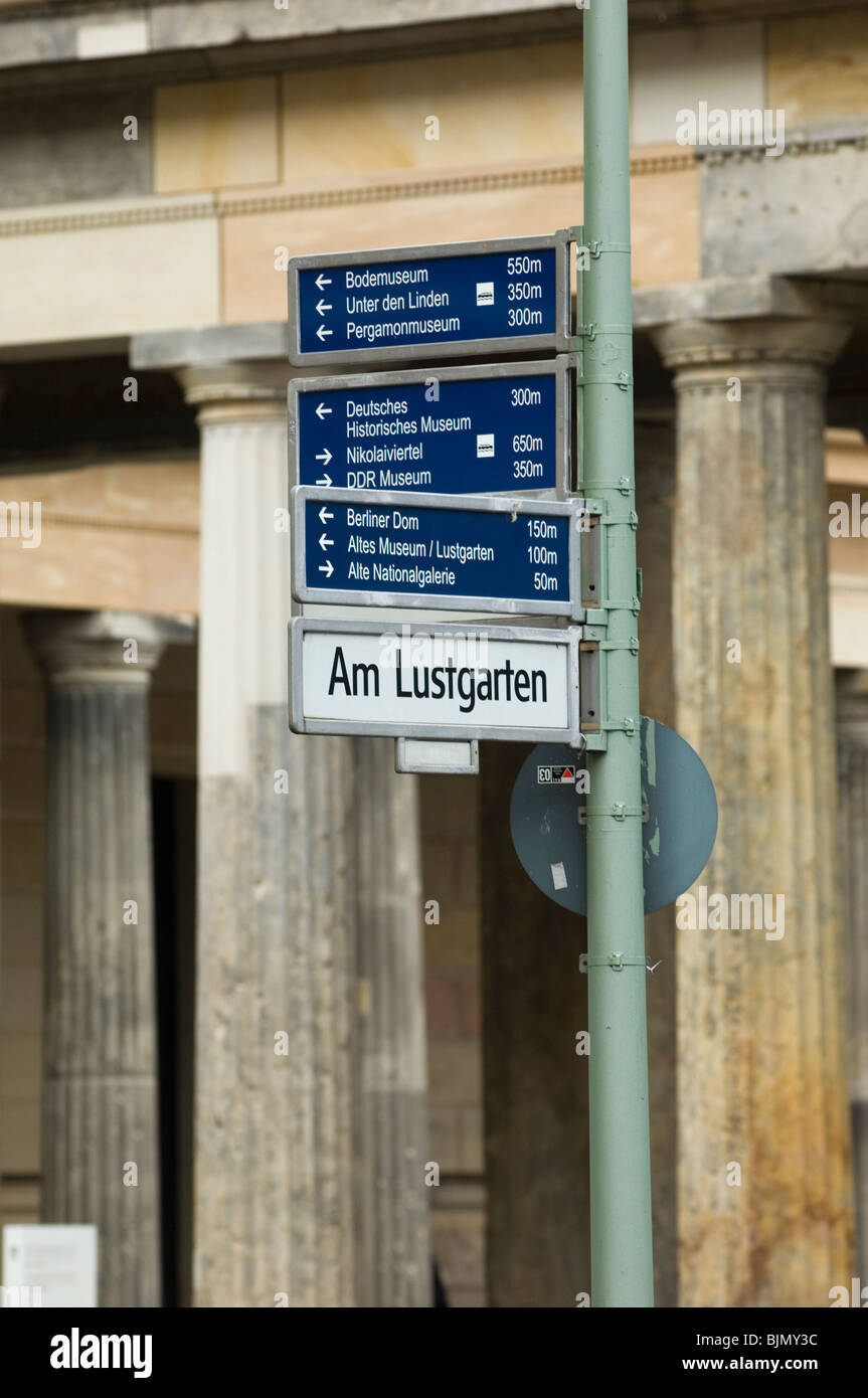 Panneaux en l'île musée Berlin Allemagne Banque D'Images