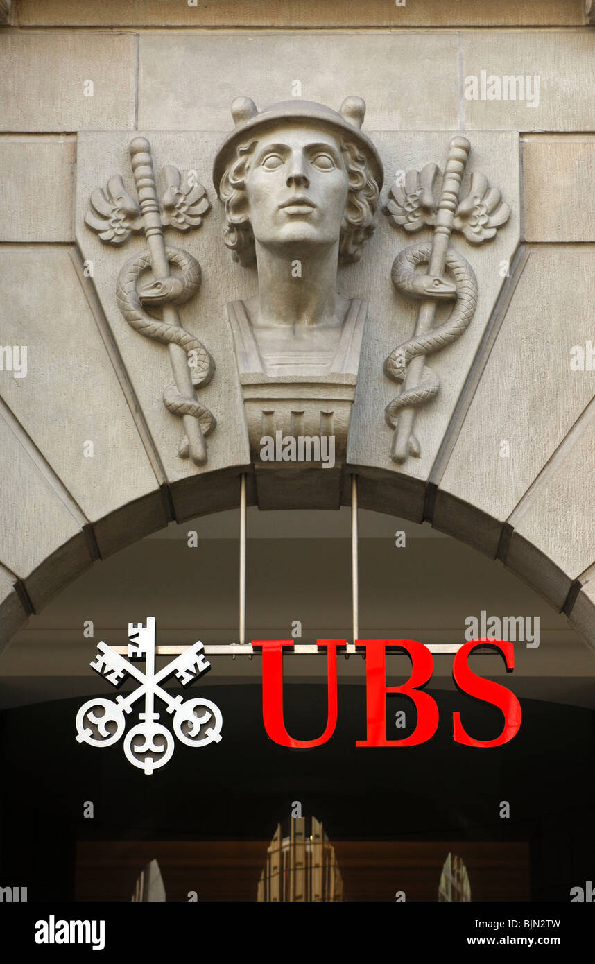 Sculpture du dieu Mercure sur l'entrée de l'Muenzhof, siège de la banque UBS, Zurich, Suisse Banque D'Images