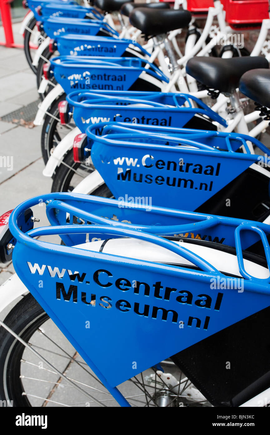 La location de vélos au Centraal Museum d'Utrecht, Pays-Bas Banque D'Images