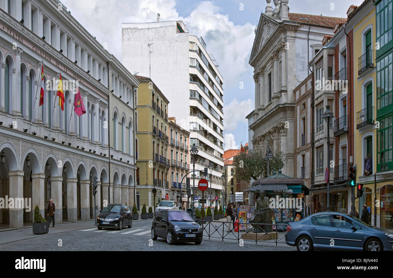 Théâtre Calderon, façade Seminci, et l'église de l'Angustias dans la droite, Valladolid, Castille et Leon, Espagne, Europe Banque D'Images