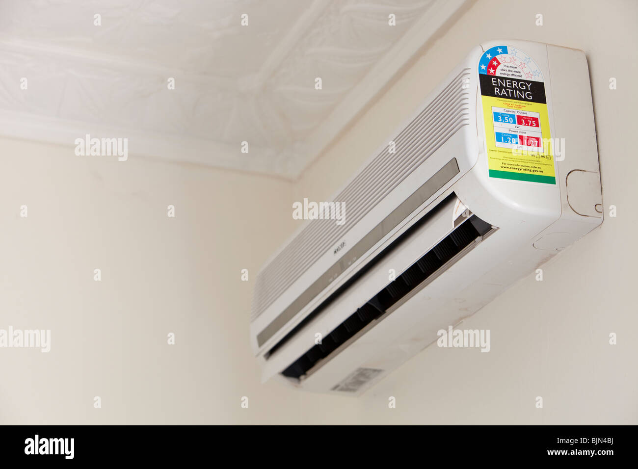 Une unité de climatisation dans une chambre d'hôtel à Echuca, Australie.  Climatisation augmente les propriétés d'un bilan carbone Photo Stock - Alamy