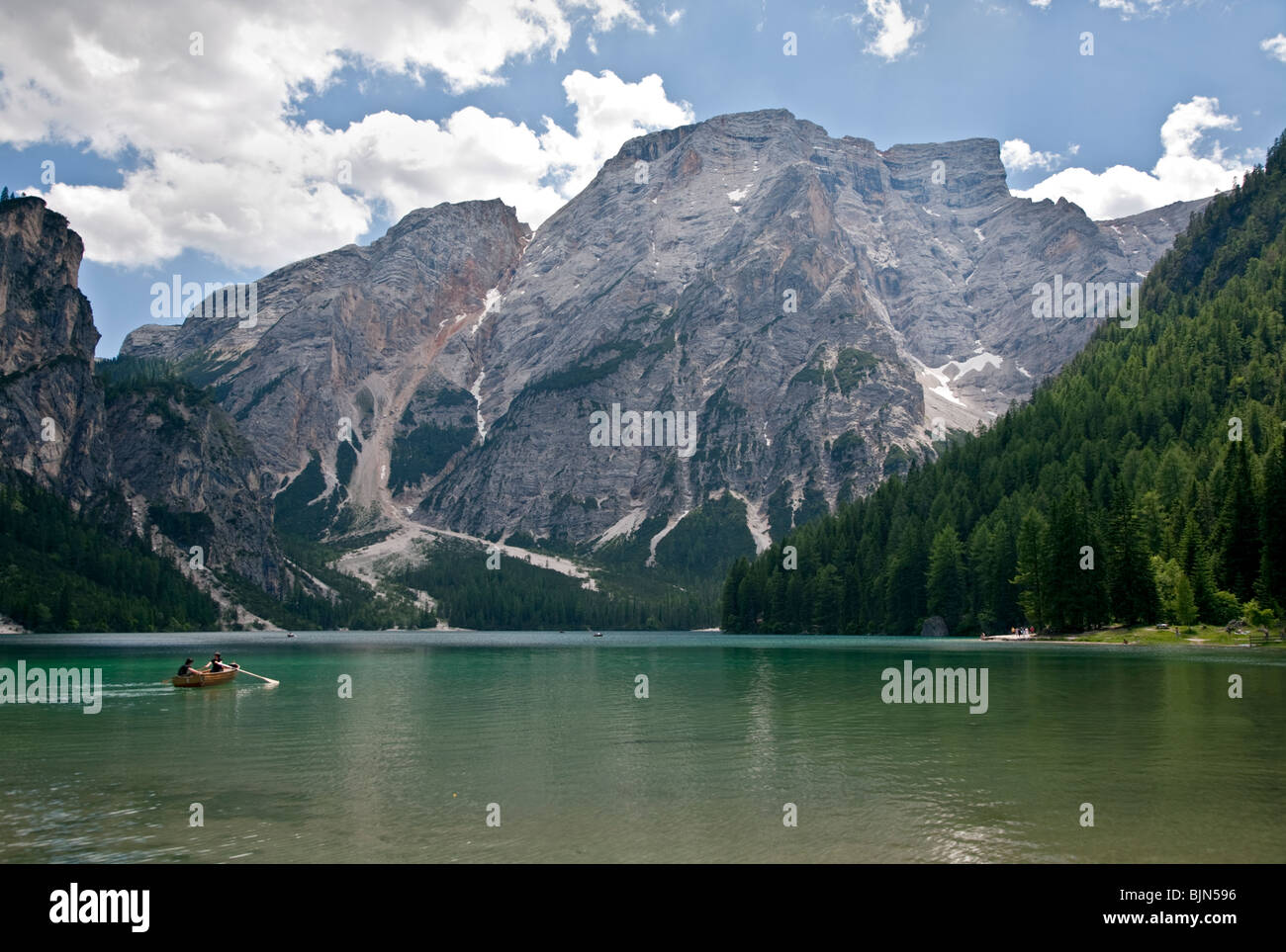 Le lac de Braies, Dolomites, Italie Banque D'Images