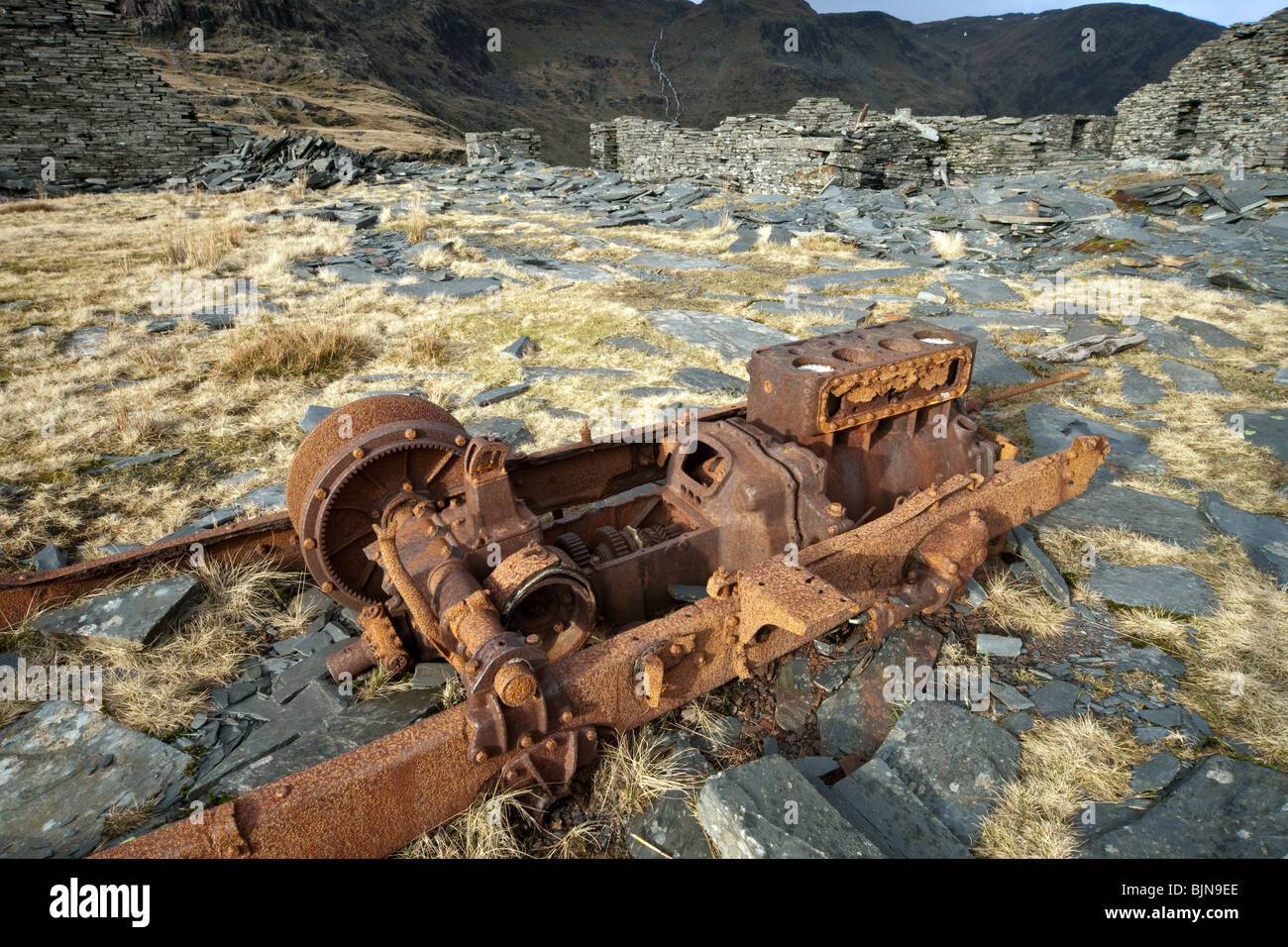 Un vieux moteur à soupapes latérales qui a été utilisée pour alimenter un treuil à Rhosydd Ardoise Banque D'Images