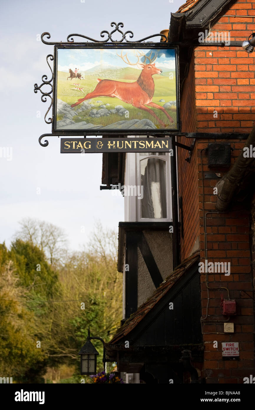 The Stag and Huntsman village pub à Hambleden Buckinghamshire UK Banque D'Images