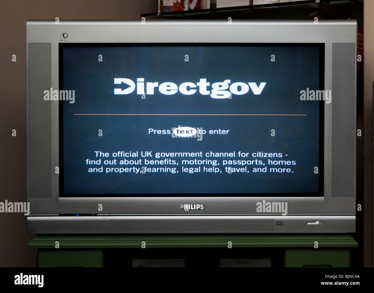Écran de télévision montrant Directgov canal officiel du gouvernement Banque D'Images