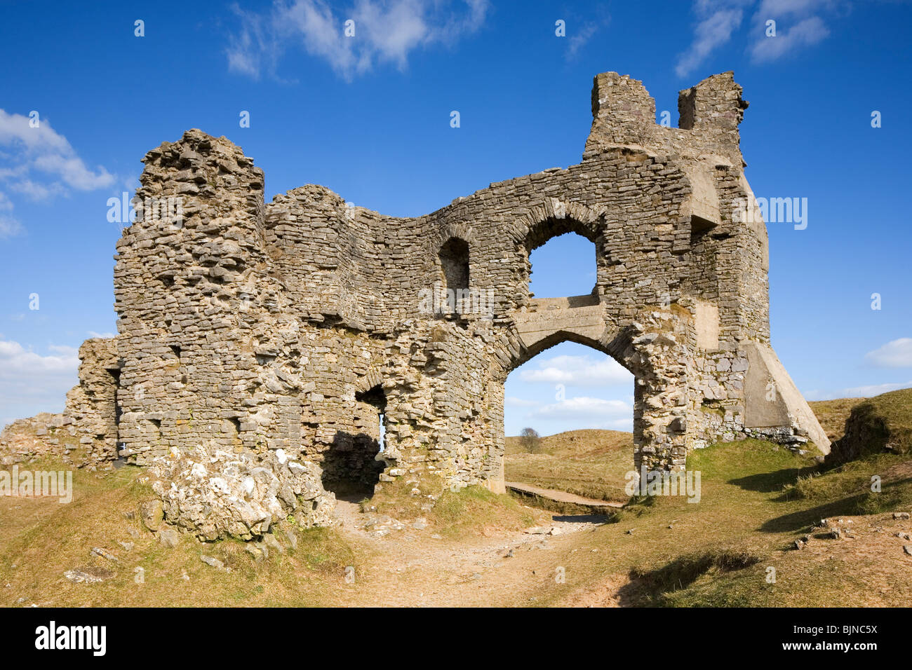 Ruines du château de Pennard surplombant les falaises Trois Bay La Péninsule de Gower South Wales UK Banque D'Images