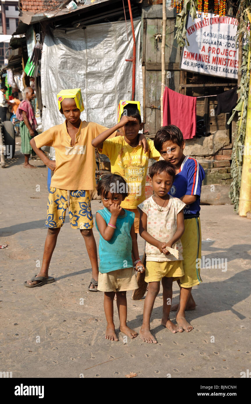 Les enfants des rues de Kolkata (Calcutta), Inde Banque D'Images