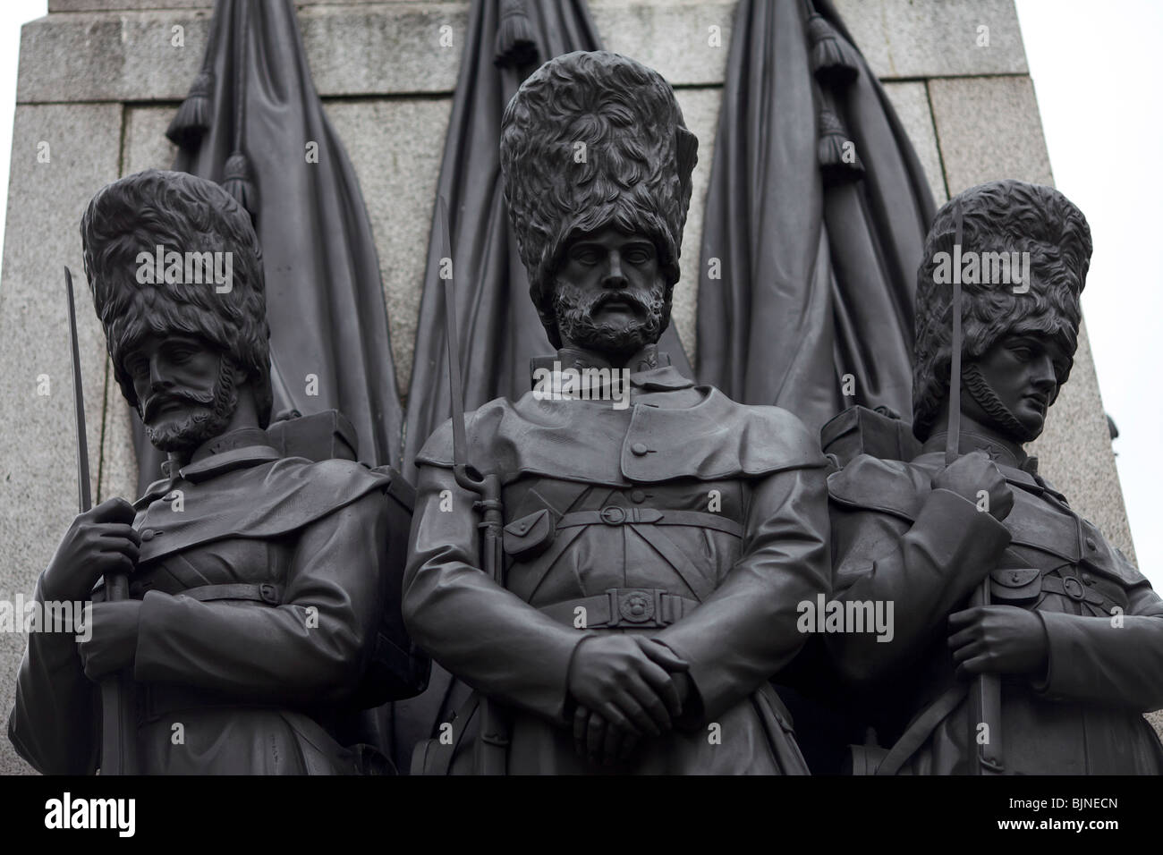 Les Gardes Monument aux morts à la guerre de Crimée à Londres avec les chiffres exprimés de canons russes capturés Banque D'Images