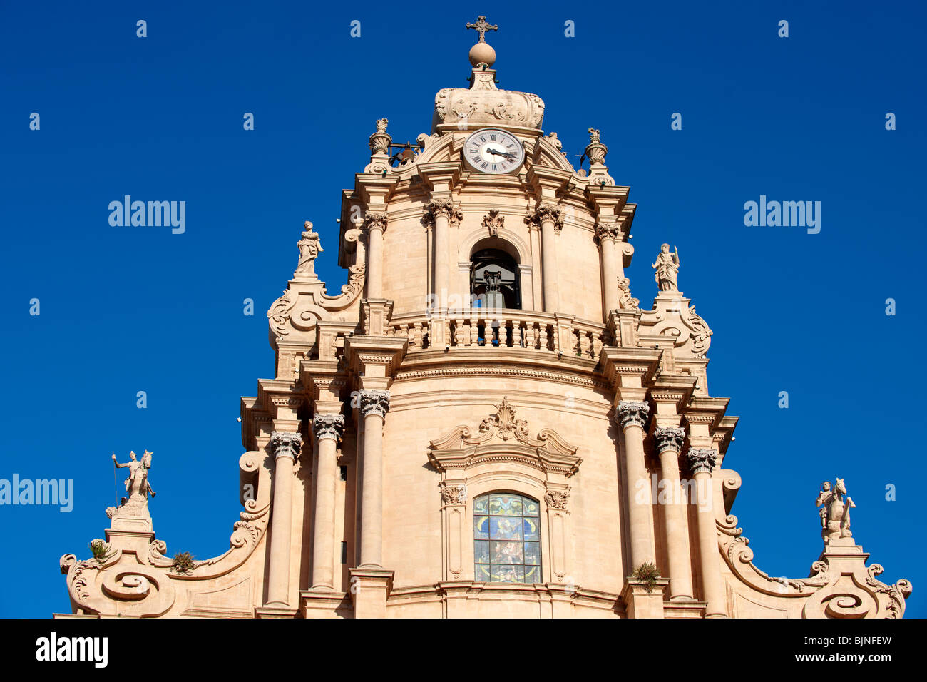 La cathédrale baroque de St George conçu par Rosario Gagliardi , Plaza Duomo, Ragusa Ibla, la Sicile. Banque D'Images