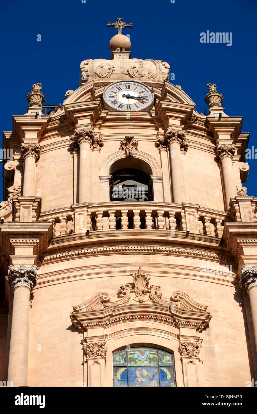 La cathédrale baroque de St George conçu par Rosario Gagliardi , Plaza Duomo, Ragusa Ibla, la Sicile. Banque D'Images