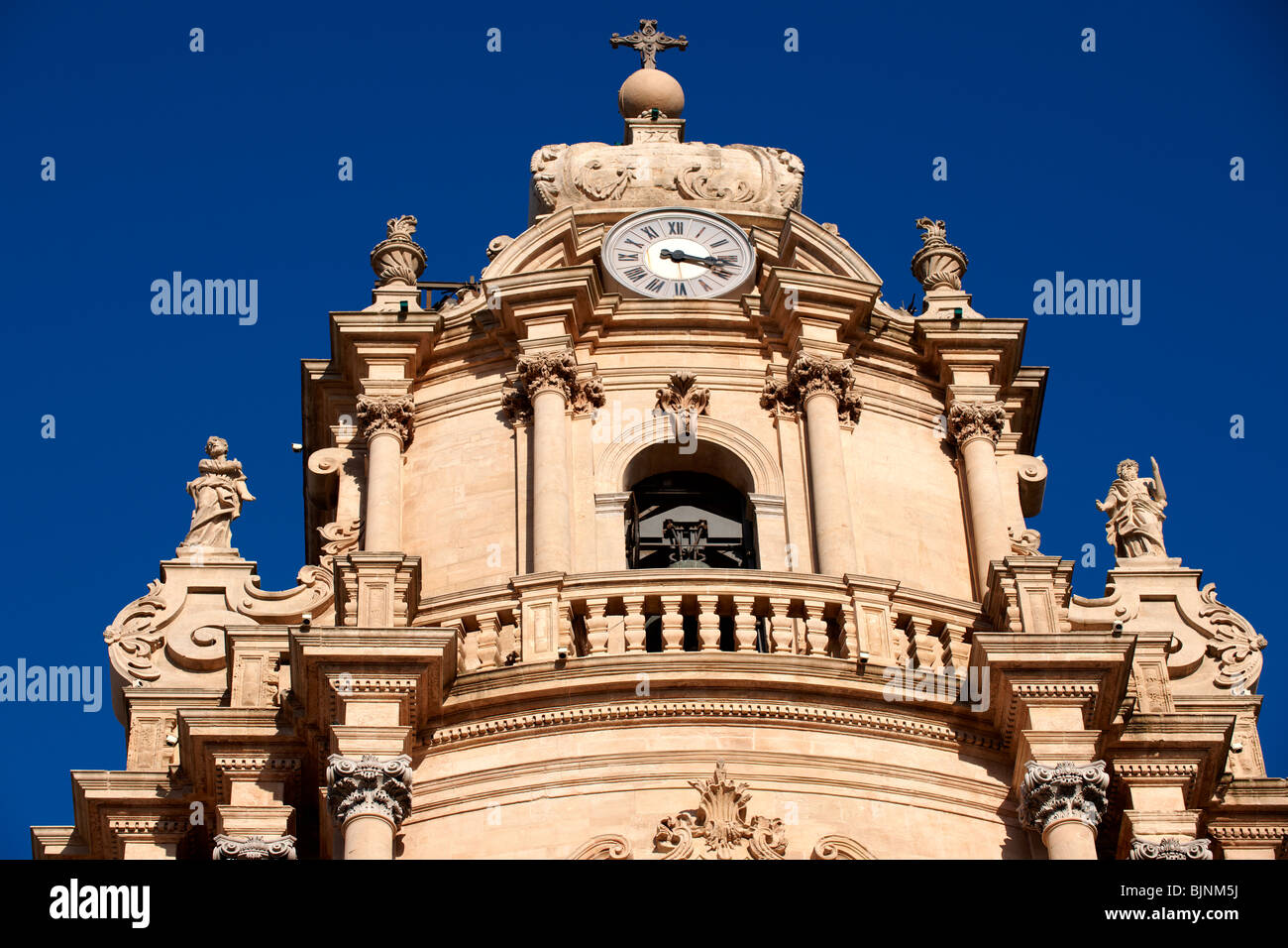 La cathédrale baroque de St George conçu par Rosario Gagliardi , Plaza Duomo, Ragusa Ibla, la Sicile. Banque D'Images