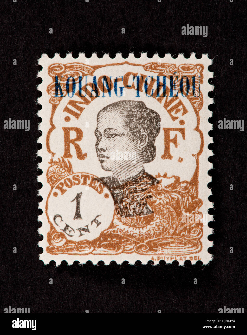 Timbre d'indochine surimprimées pour utilisation dans Kwangchowan représentant une femme autochtone Banque D'Images