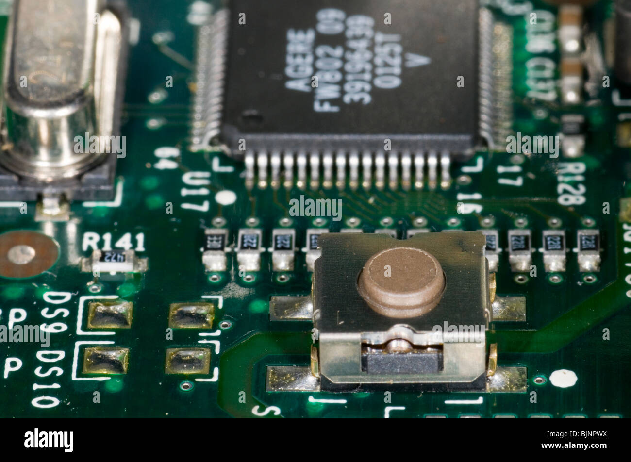 Close up photographie de composants électroniques sur une carte mère d'ordinateur Banque D'Images