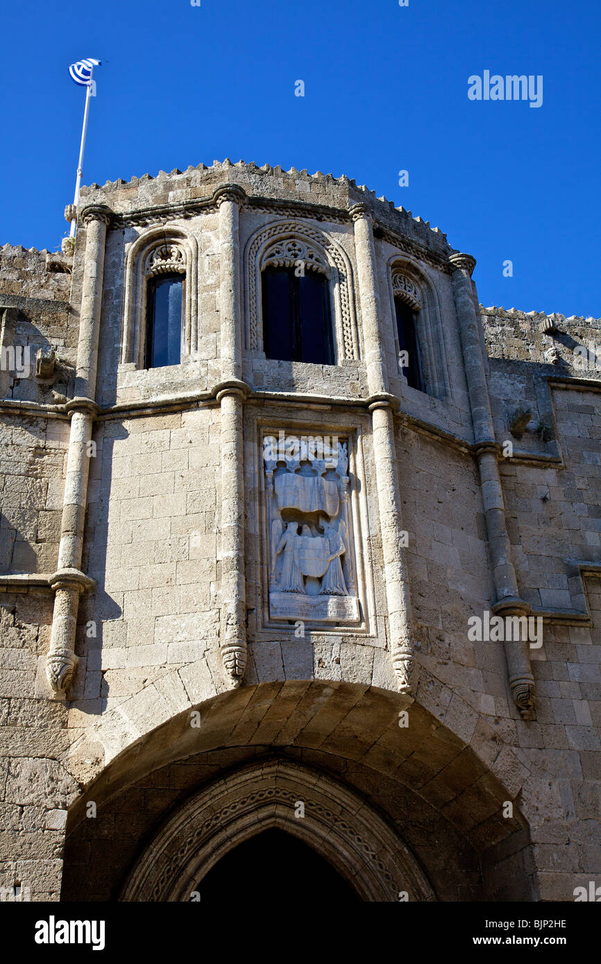 Entrée de l'hôpital des chevaliers, maintenant le musée archéologique, la vieille ville de Rhodes, Dodécanèse, Grèce Banque D'Images