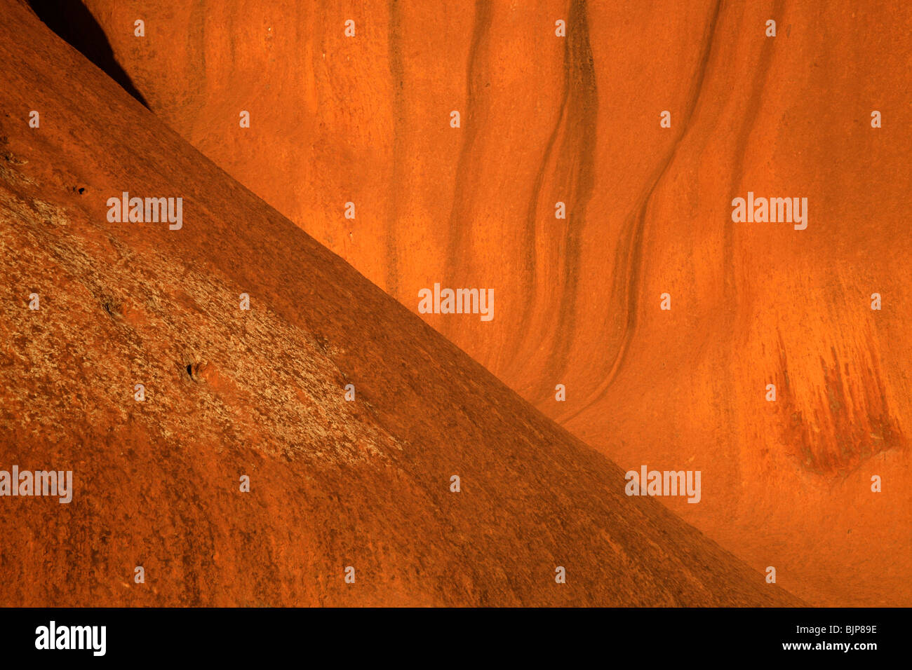 Formation de grès de renommée mondiale, l'Uluru ou Ayers Rock , Territoire du Nord, Australie Banque D'Images