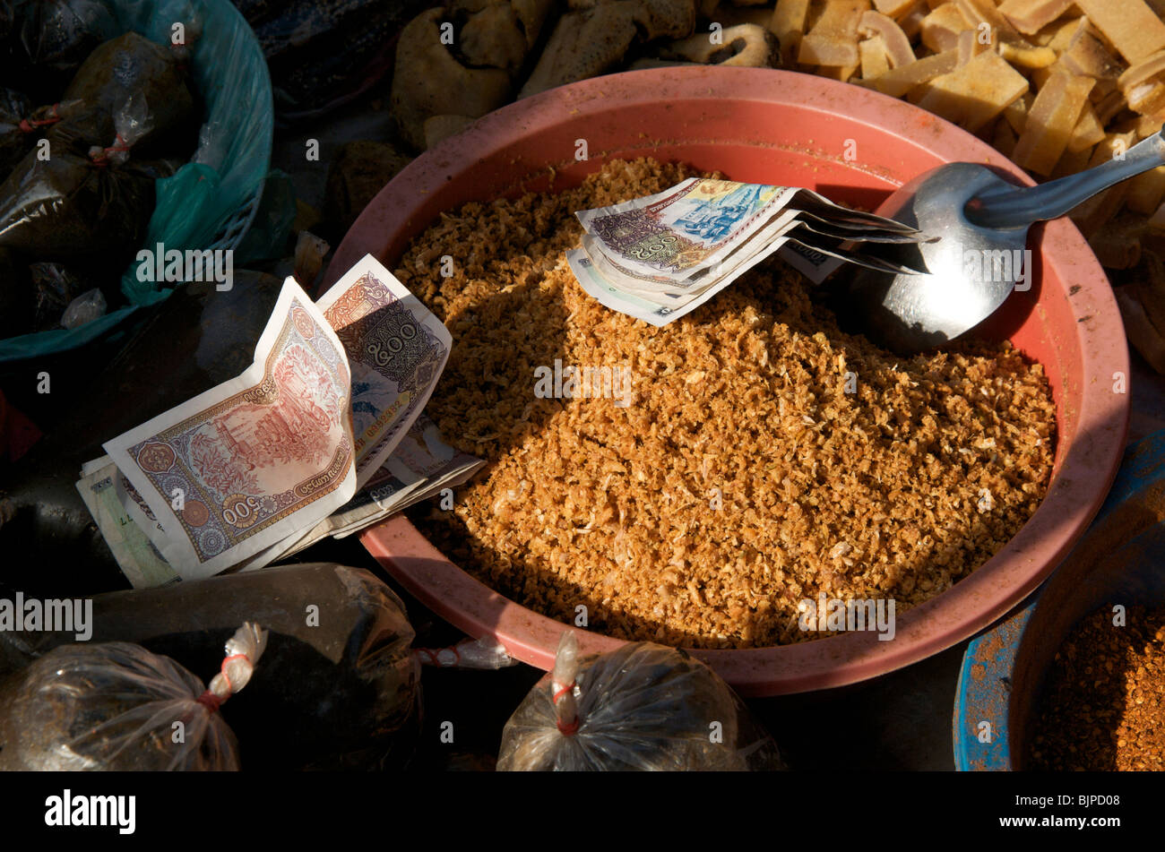 Fried échalotes, hachées finement au marché de Luang Prabang au Laos Banque D'Images